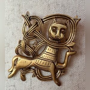 Vintage Museum Style Boston Inc. Egyptian Goldtone Brooch Cat